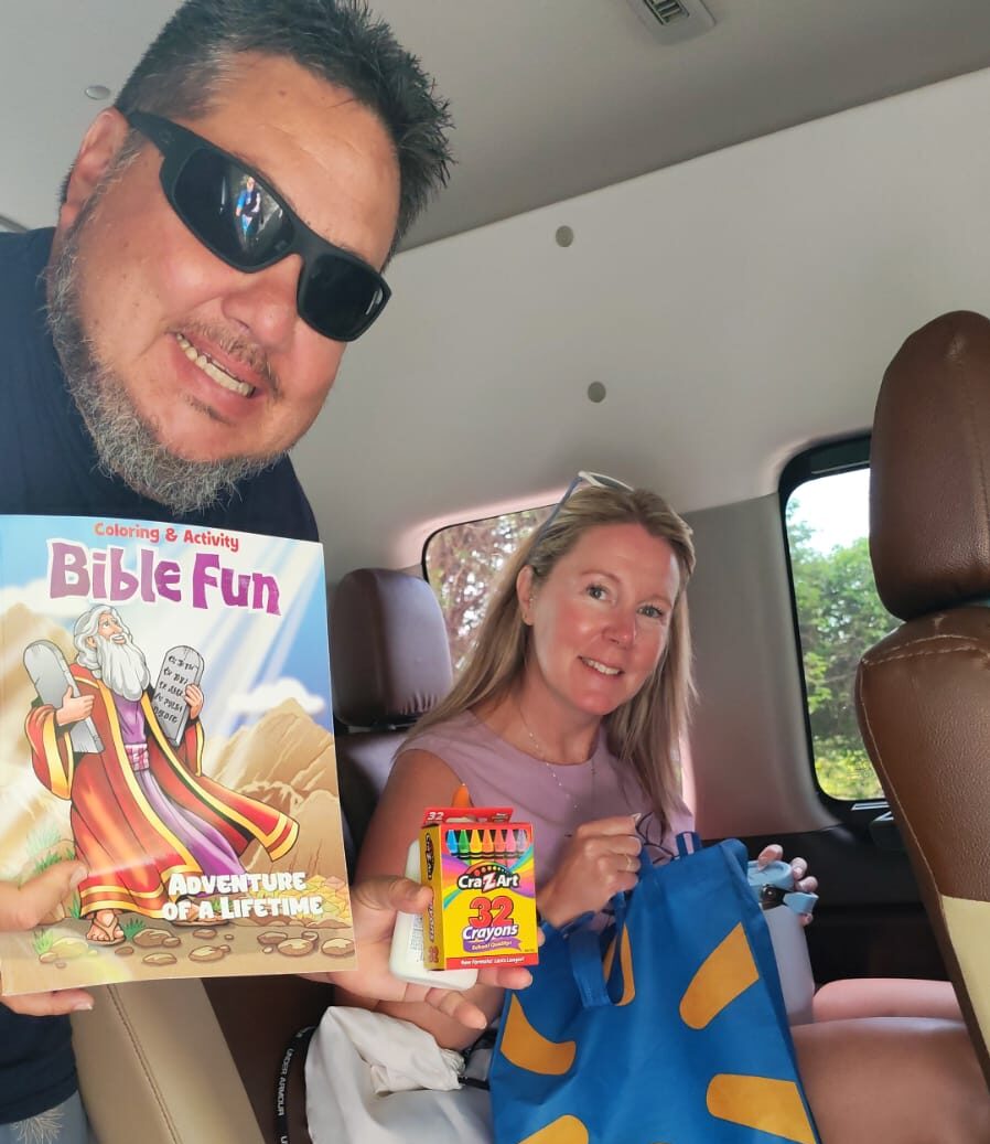 Book Donations Costa Rica program – travelers donating books to rural schools in Costa Rica